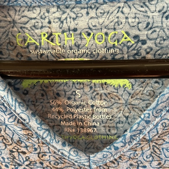 Hooded Organic Earth Yoga pullover - Picture 3 of 5
